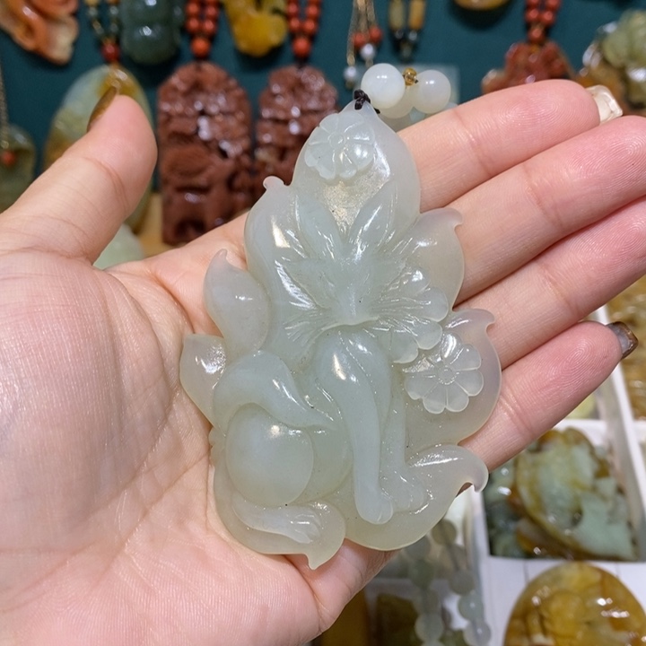 蛇纹石玉未镶嵌颈饰