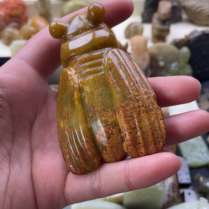 蛇纹石玉颈饰未镶嵌