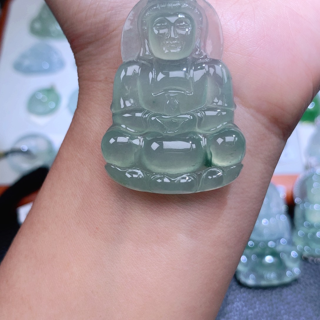 翡翠18K金镶嵌颈饰观音