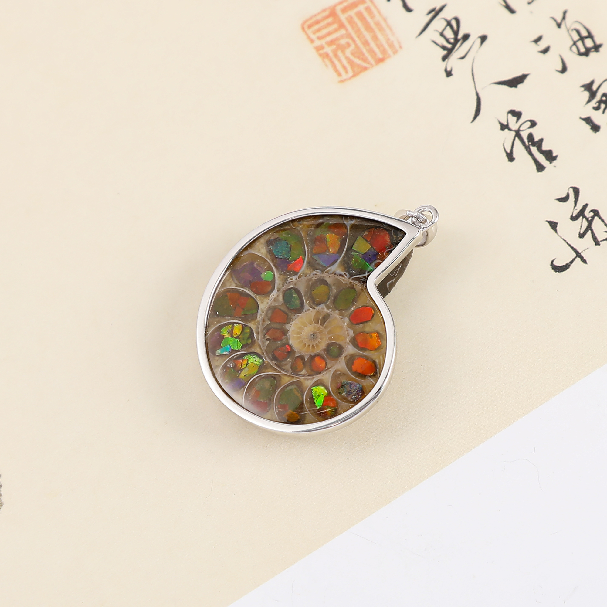 一了个卜【绚烂】贴片螺吊坠（多样性发货）