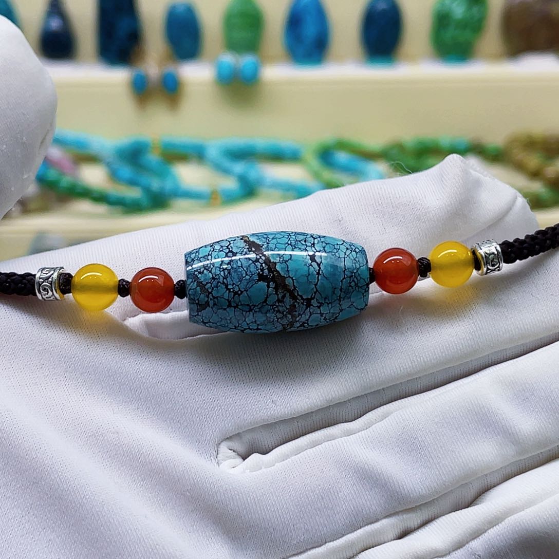 绿松石颈饰未镶嵌