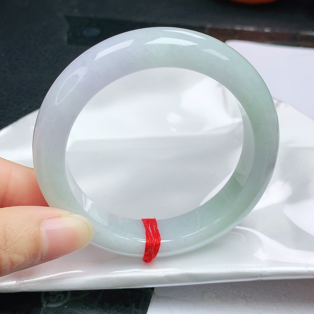 翡翠手镯未镶嵌正5556