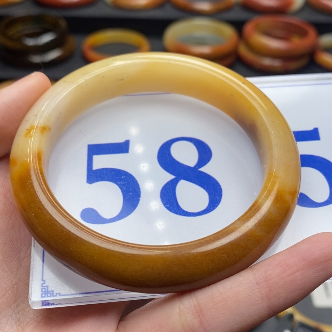 石英质玉（黄龙玉）手镯未镶嵌