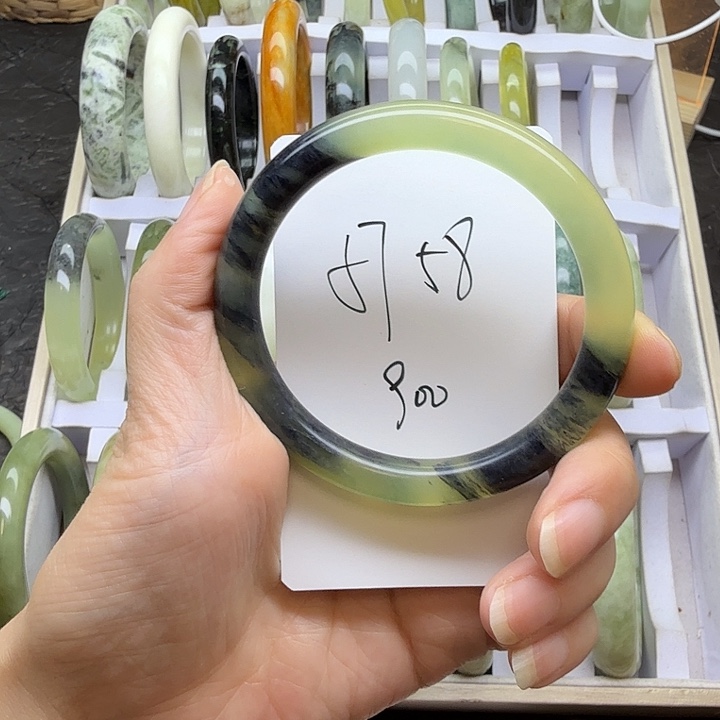 用***9未镶嵌蛇纹石玉手镯