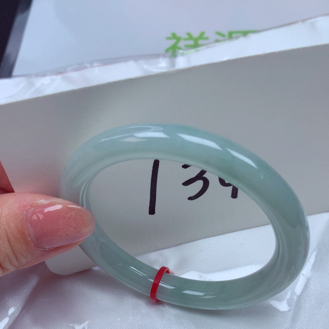 翡翠手镯未镶嵌翡翠