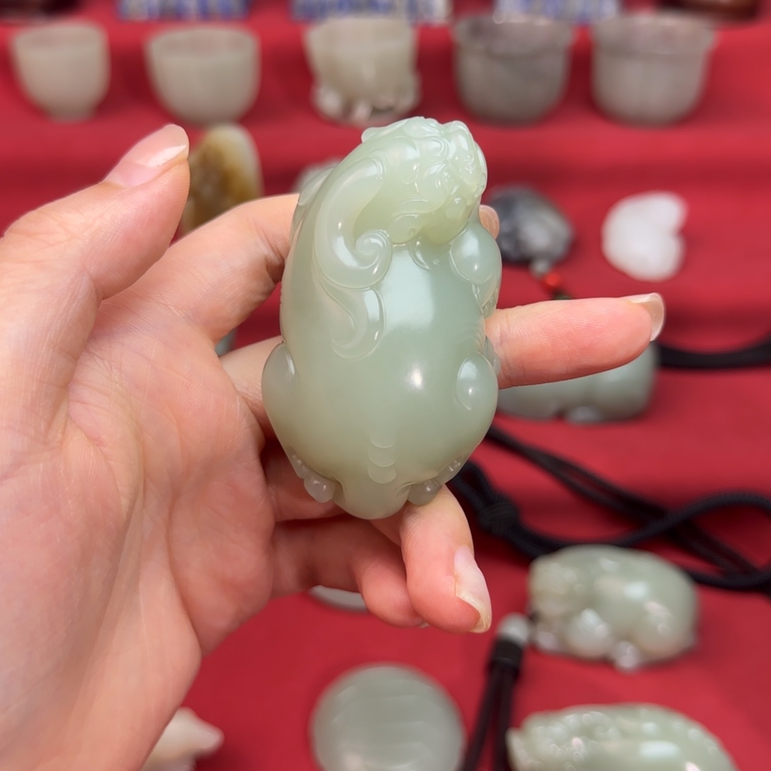 和田玉未镶嵌把件彼*花