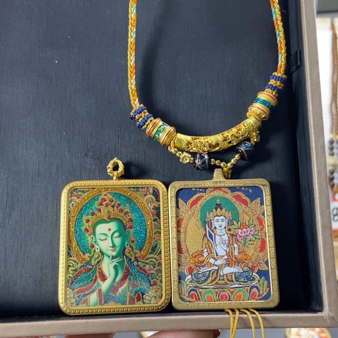 吊坠美丽的唐卡在这里结缘