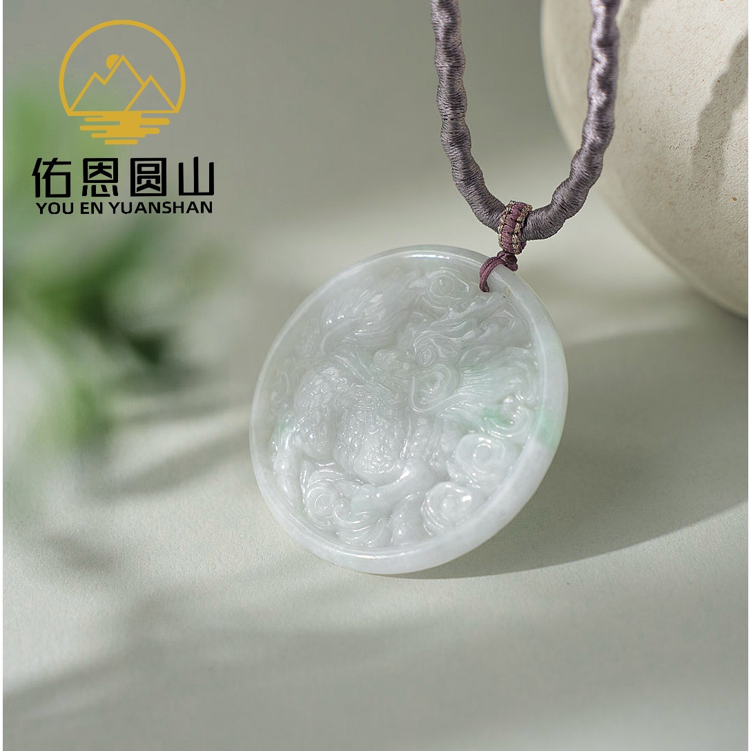 翡翠A货豆青种玉石麒麟牌