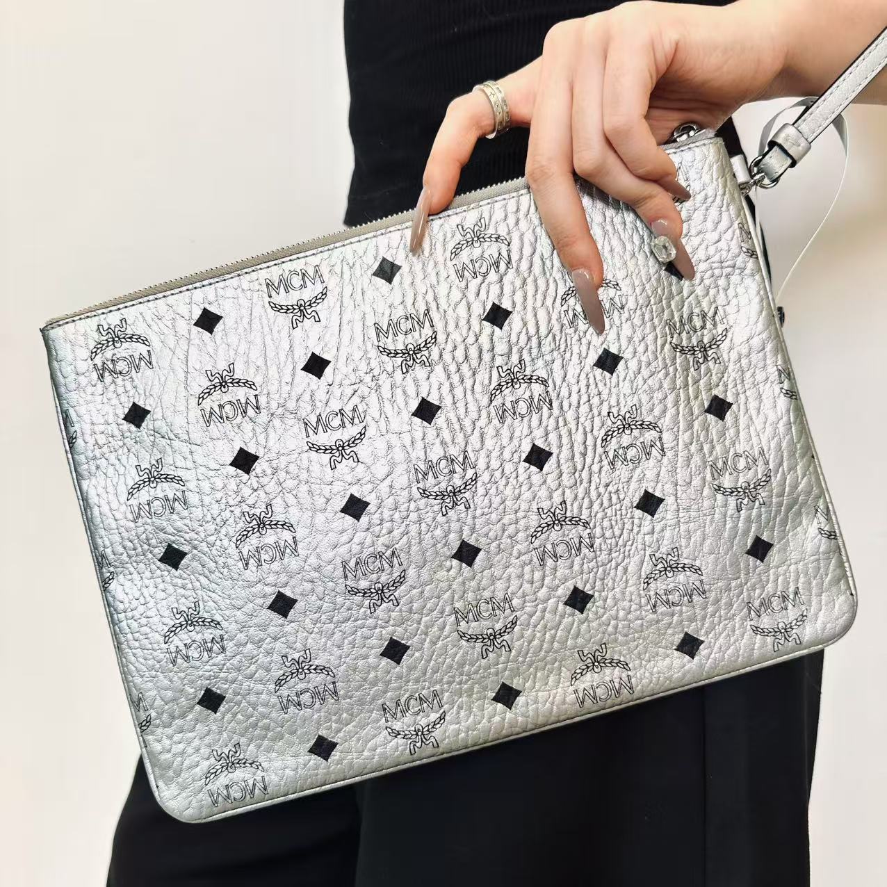 95新 MCM MCM银色手拿包 2506260030