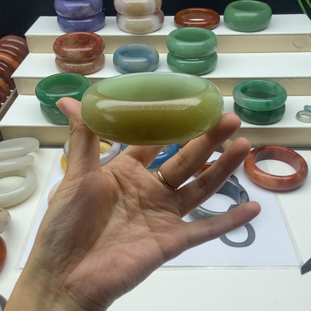 睡***饱石英岩玉未镶嵌手镯