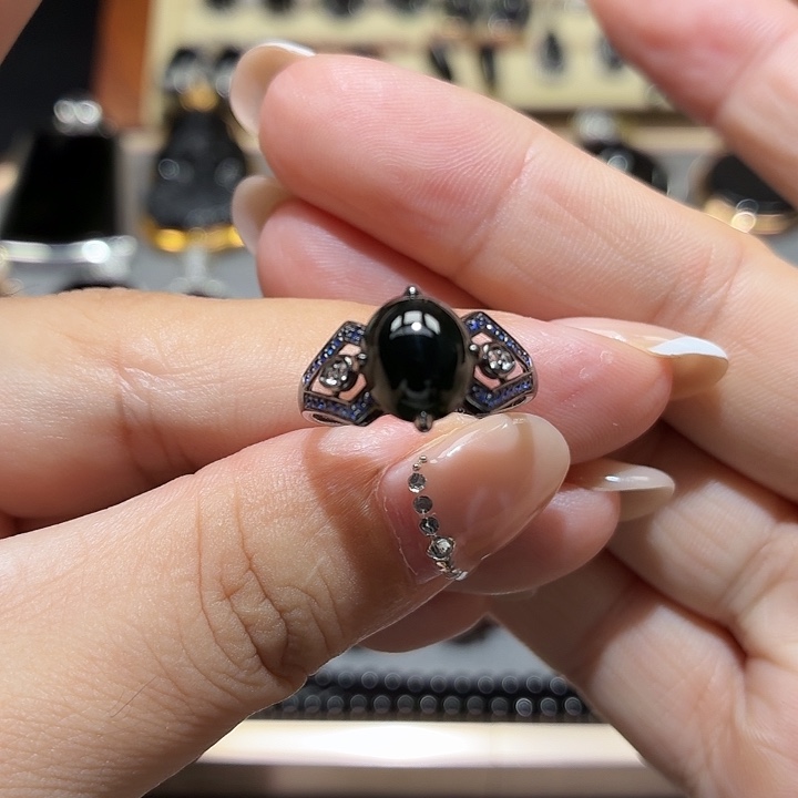 18K金镶嵌戒指翡翠