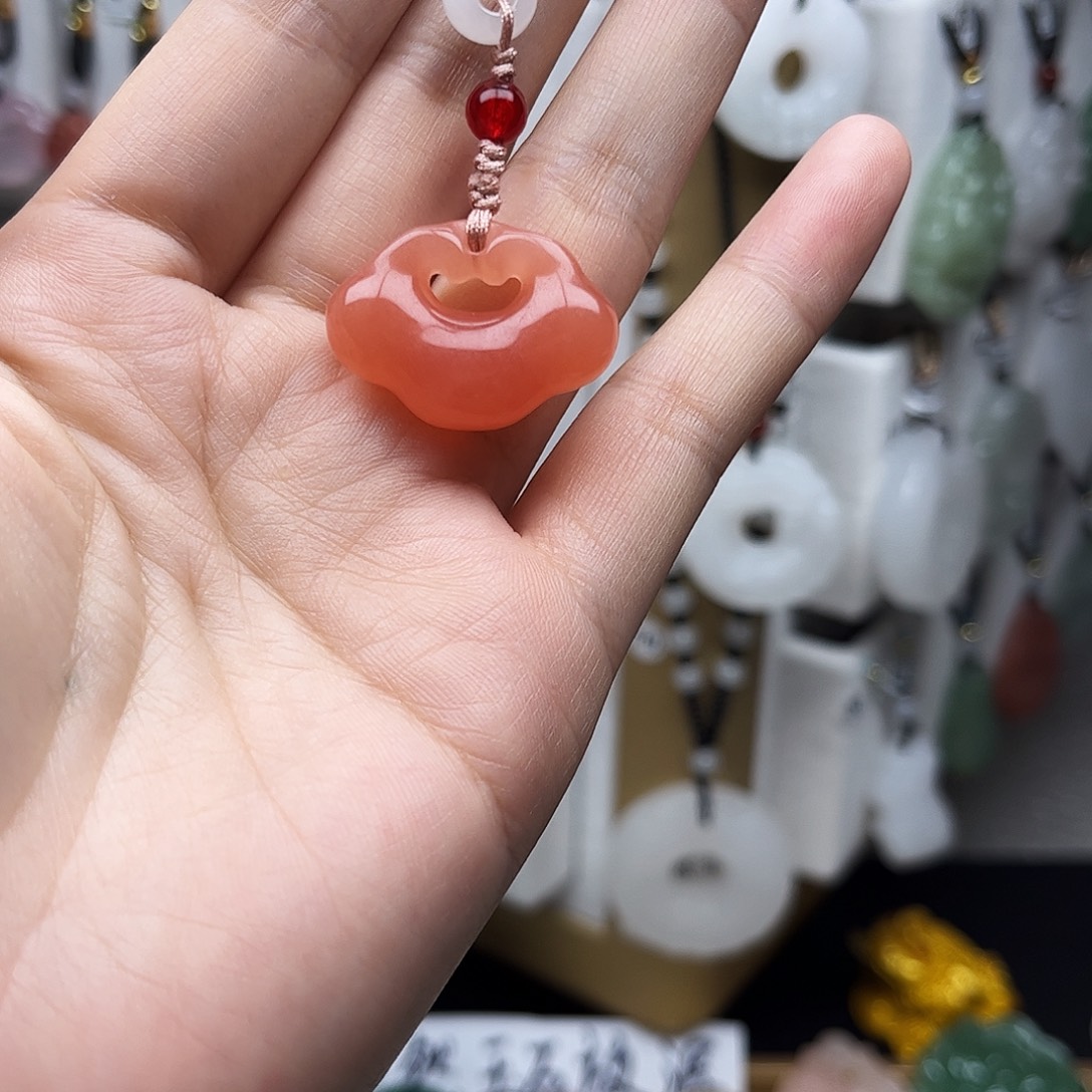 石英质玉未镶嵌颈饰