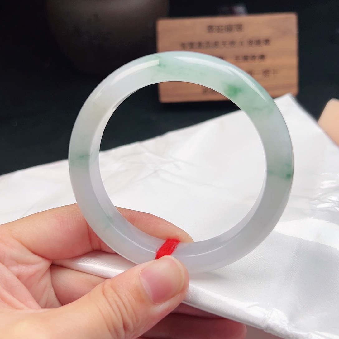 翡翠未镶嵌手镯中水飘花