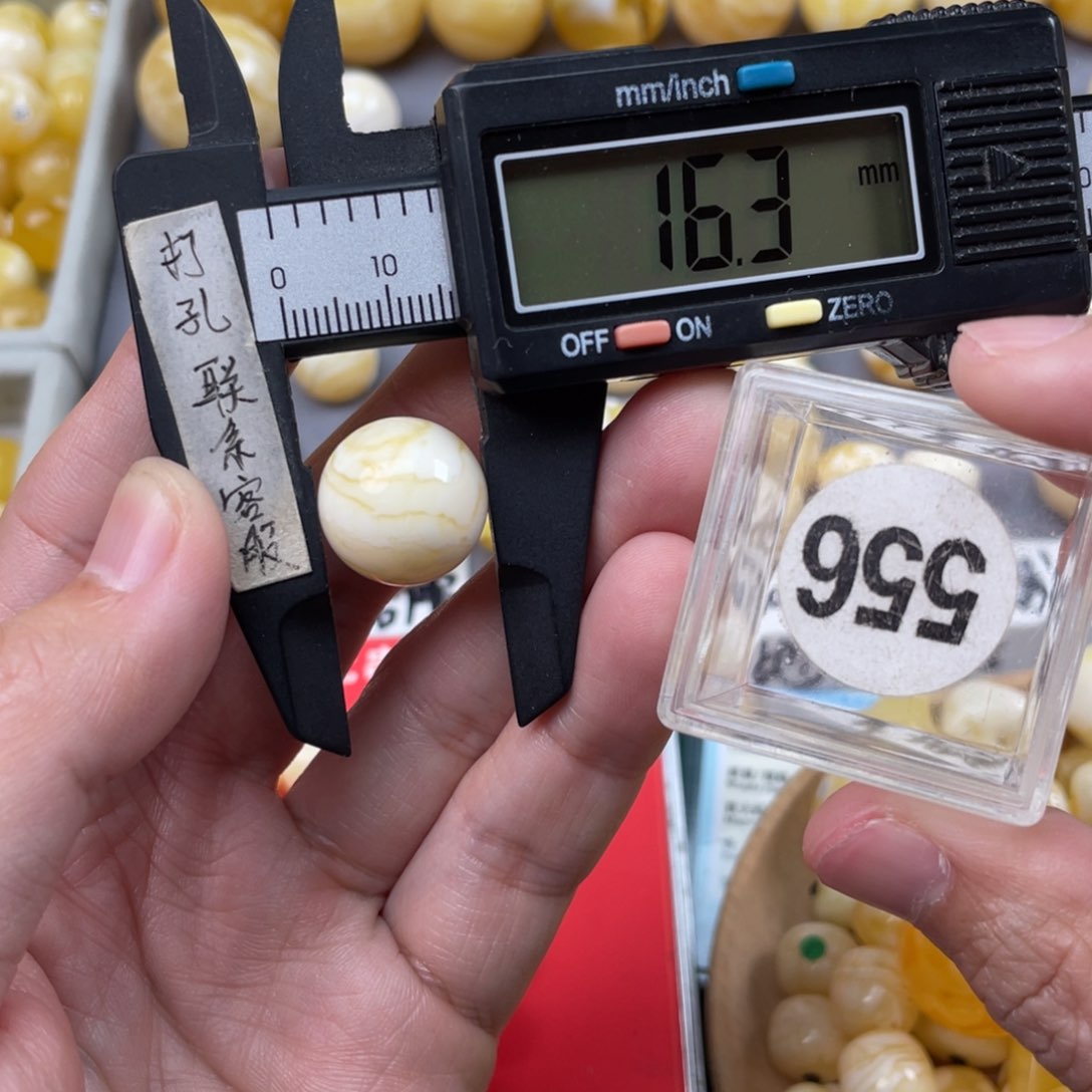 蜜蜡珠宝奇石未镶嵌