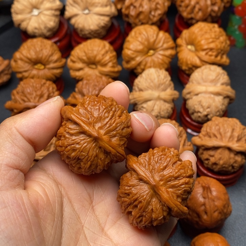【闪购商品】文玩核桃把件36血麒麟