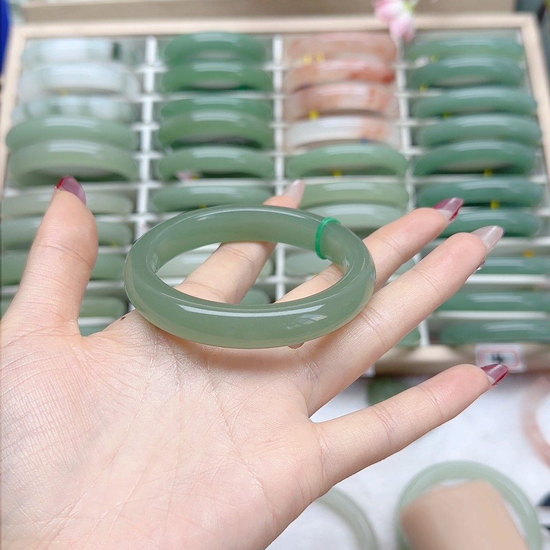 石英质玉手镯未镶嵌58