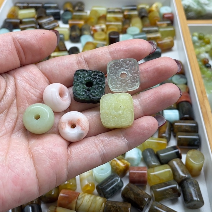 蛇纹石玉未镶嵌颈饰