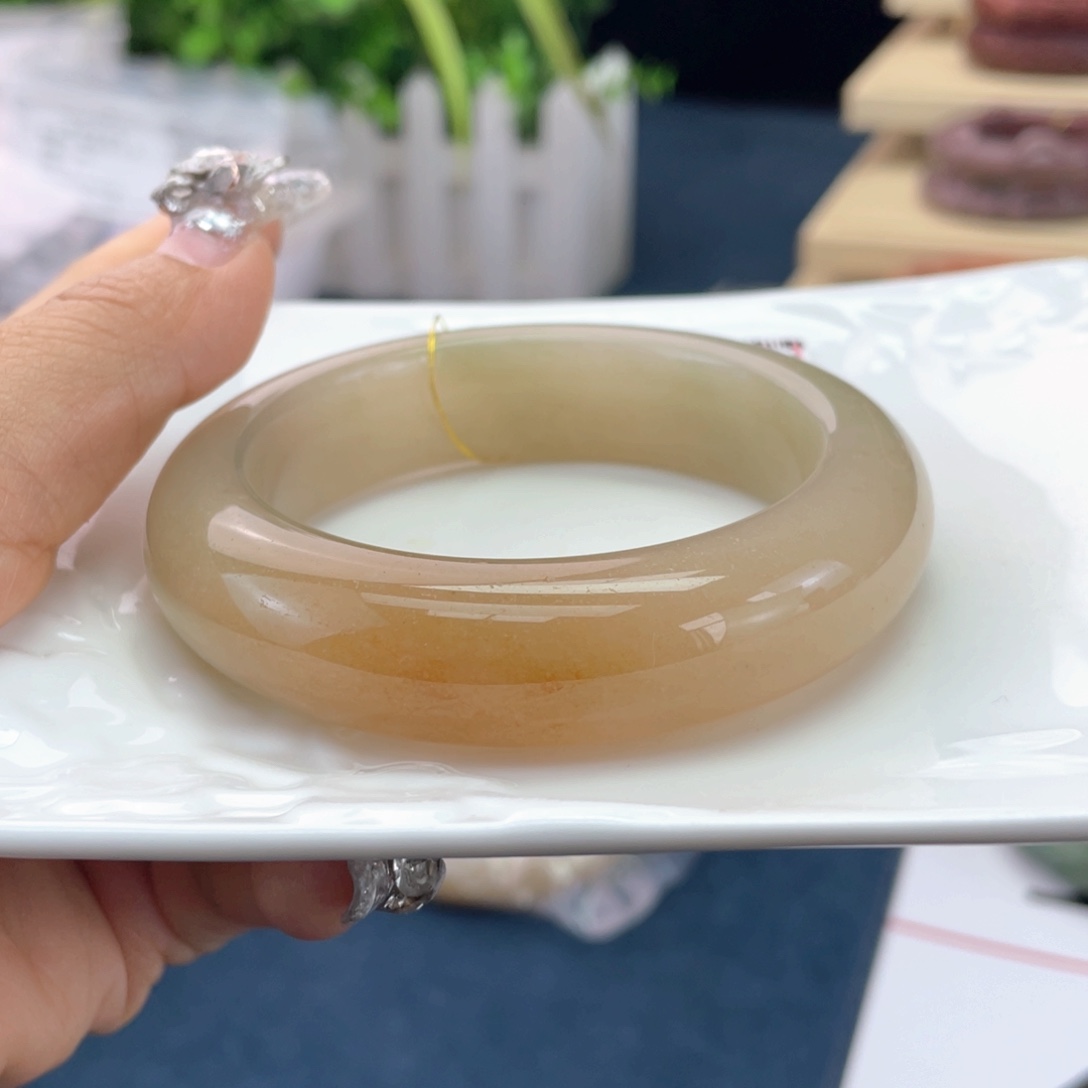 温***馨石英岩玉手镯未镶嵌