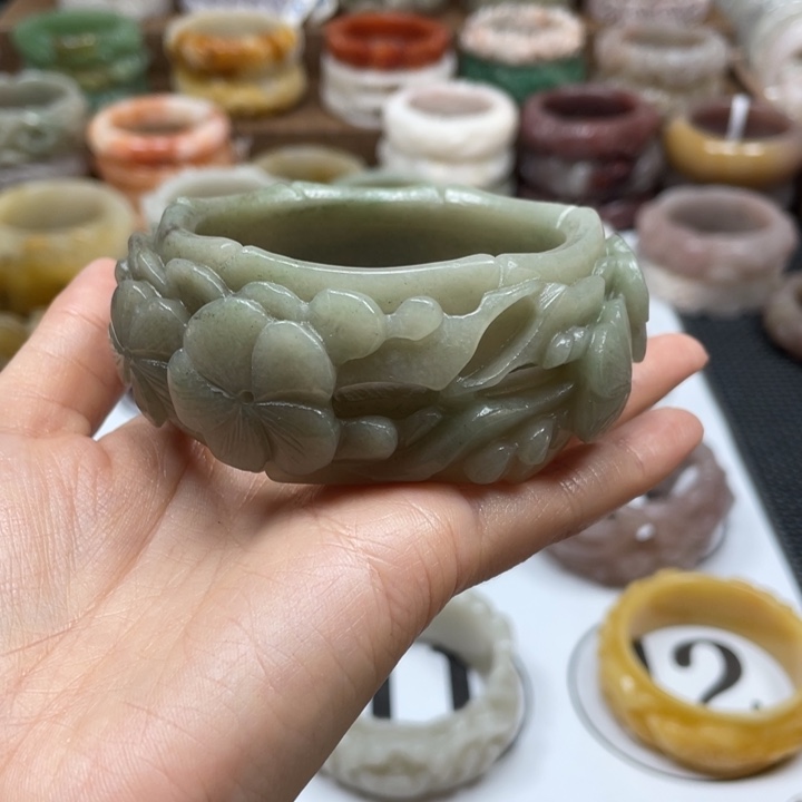 石英岩玉手镯未镶嵌