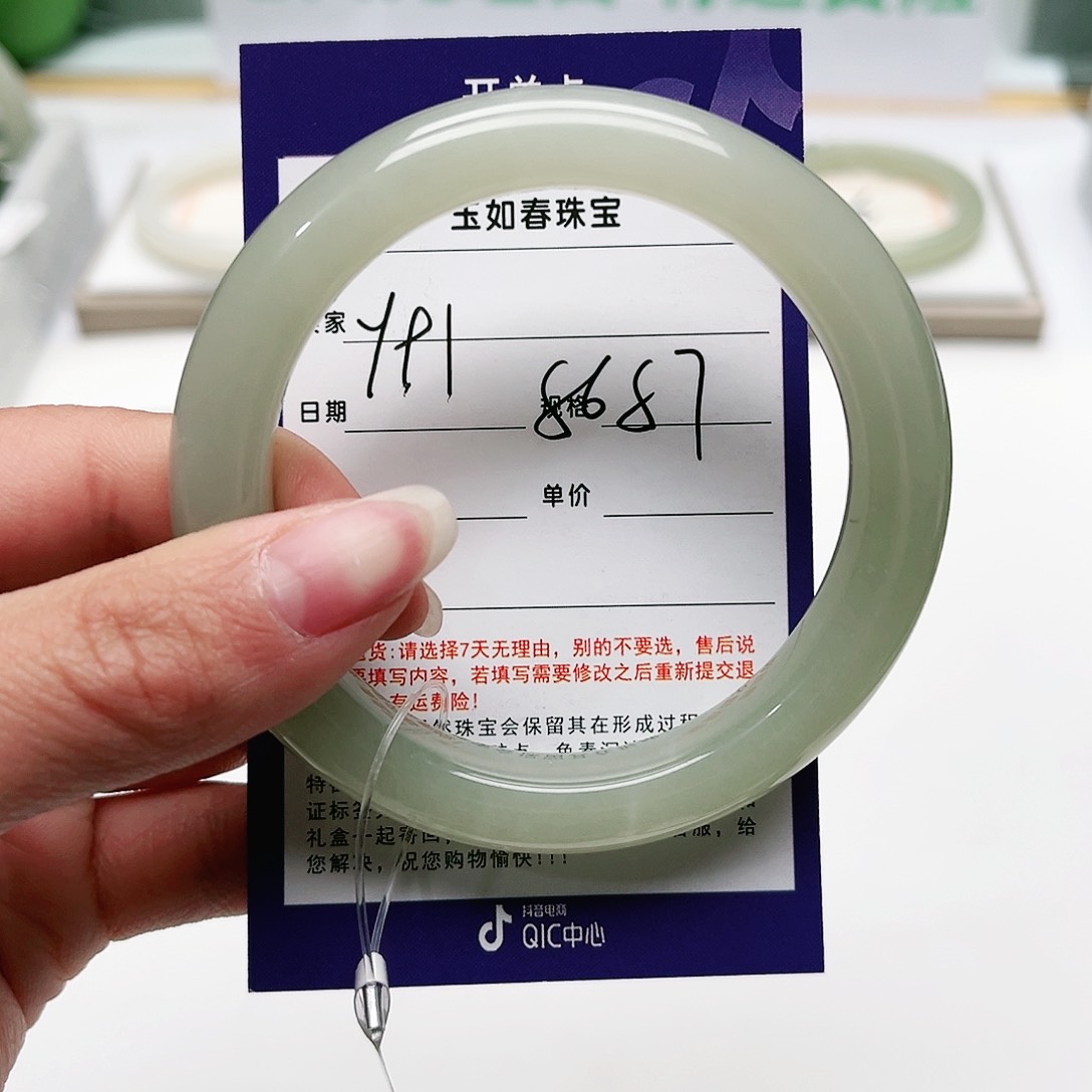 和田玉手镯未镶嵌