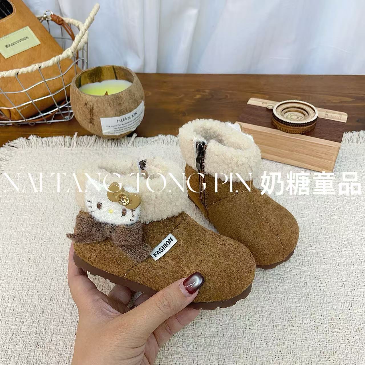 【乌木冬雪】儿童卡通kt猫公主棉靴女宝宝软底勃肯靴子女童加绒短靴