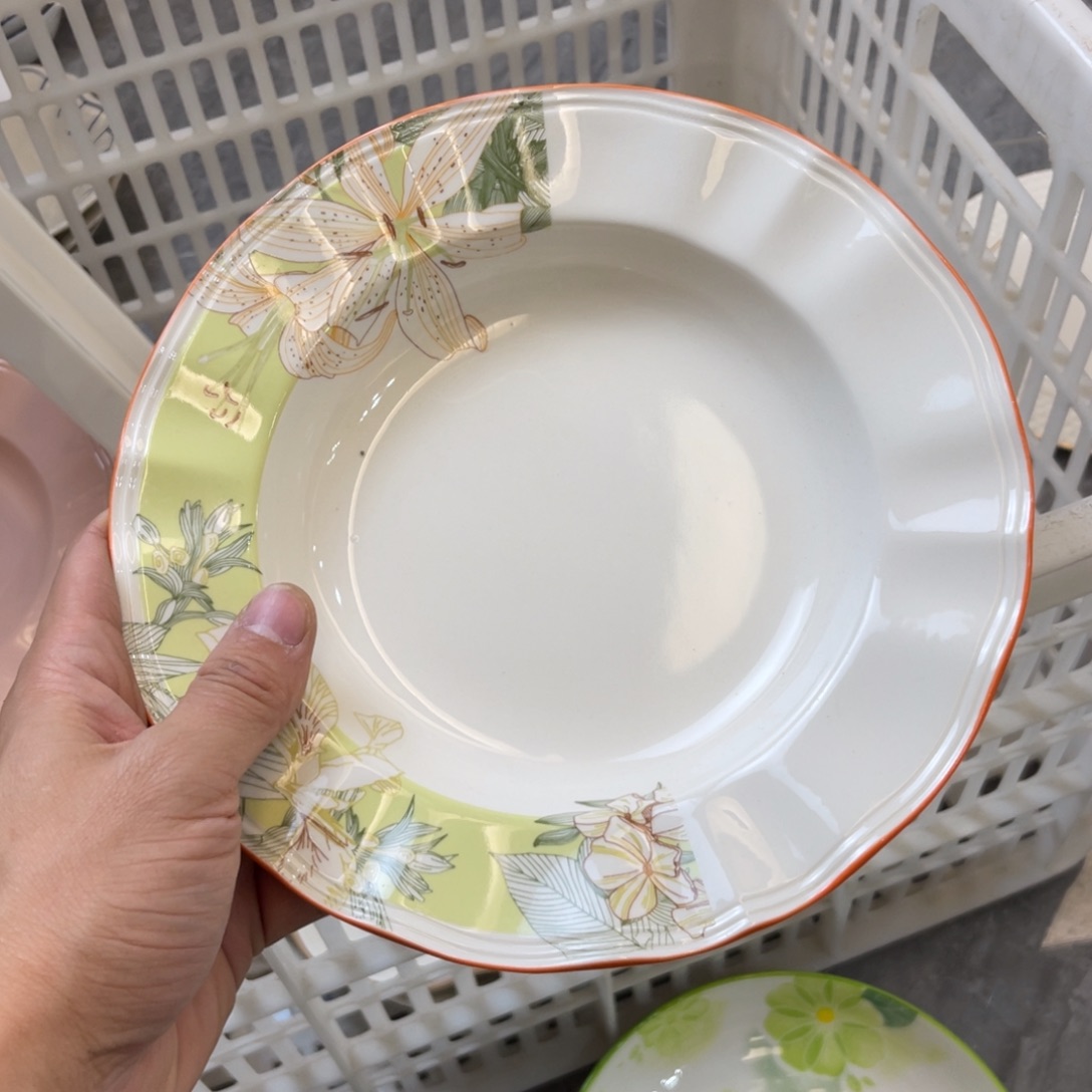 陶瓷微瑕餐具介意勿拍，满18飞！