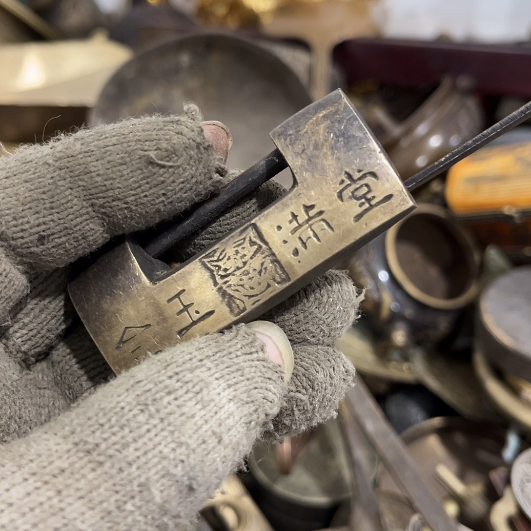 老***李闪电购铜摆件工艺品