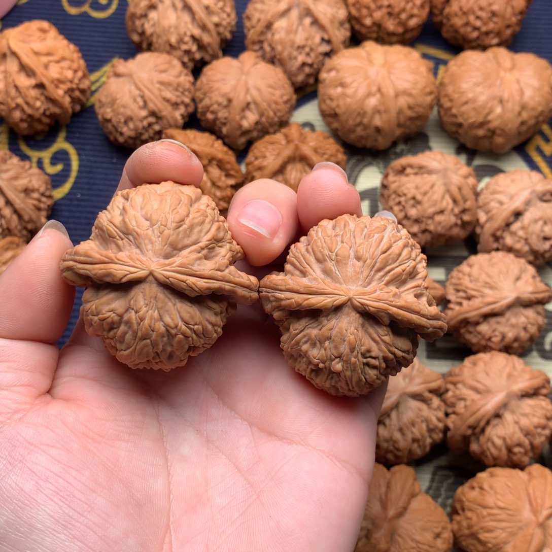 文玩核桃吊坠44球白