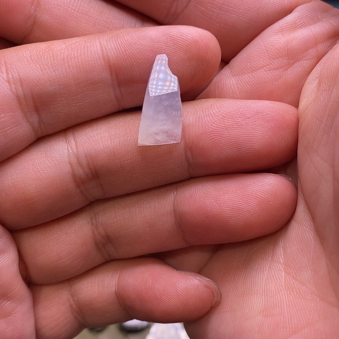 v***a翡翠未镶嵌颈饰随型