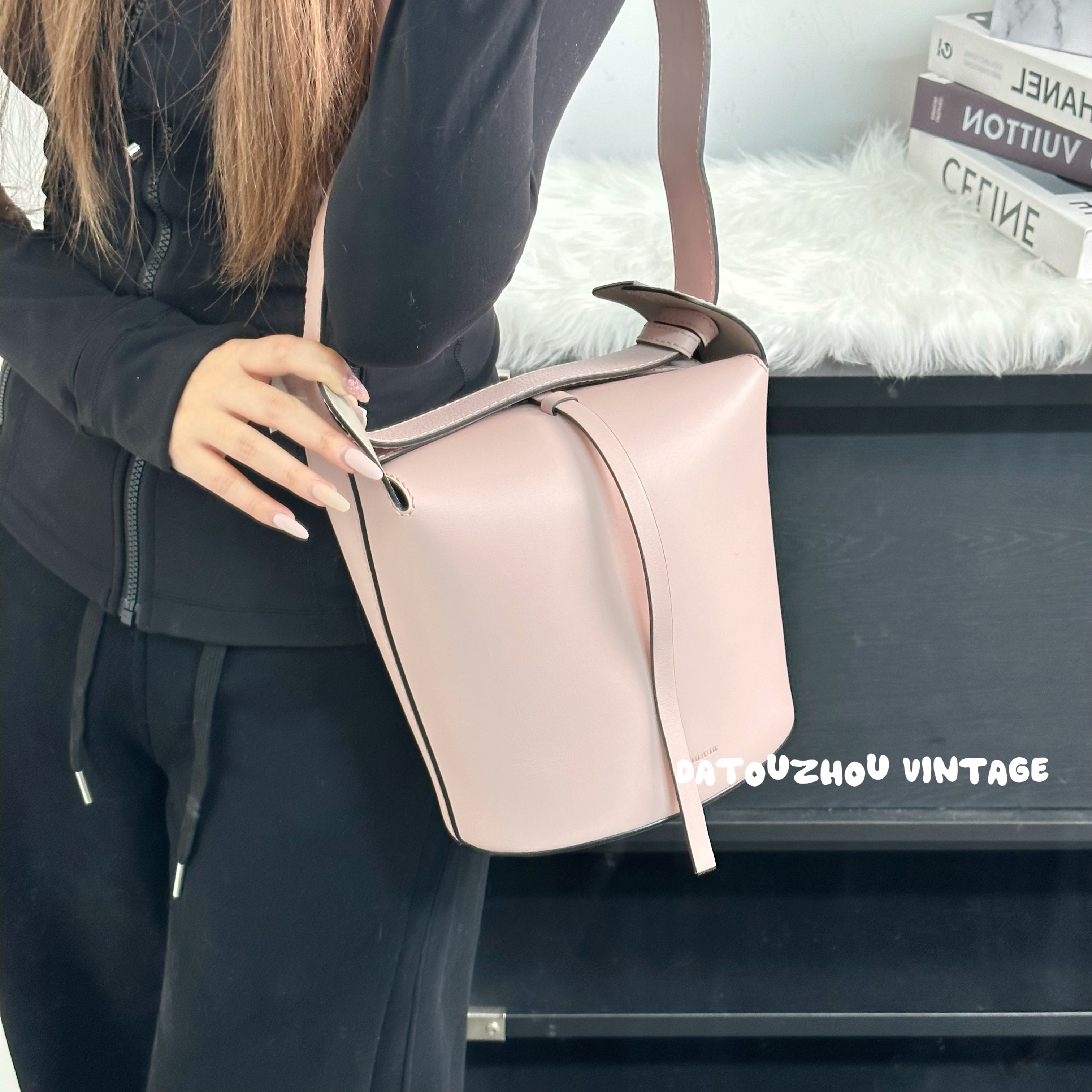 95新 BURBERRY/博柏利 粉色水桶单肩包qx