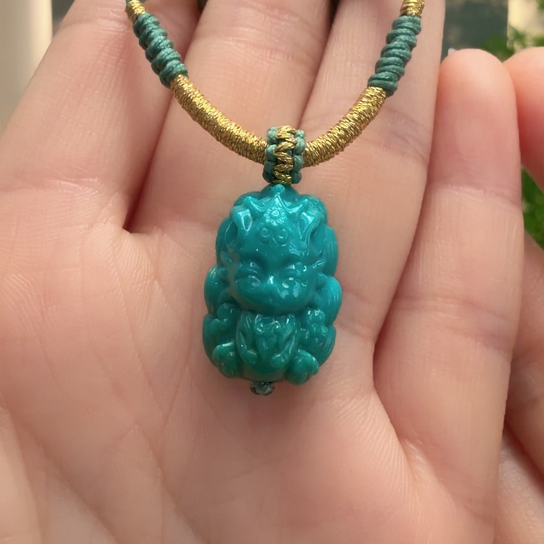 绿松石未镶嵌颈饰