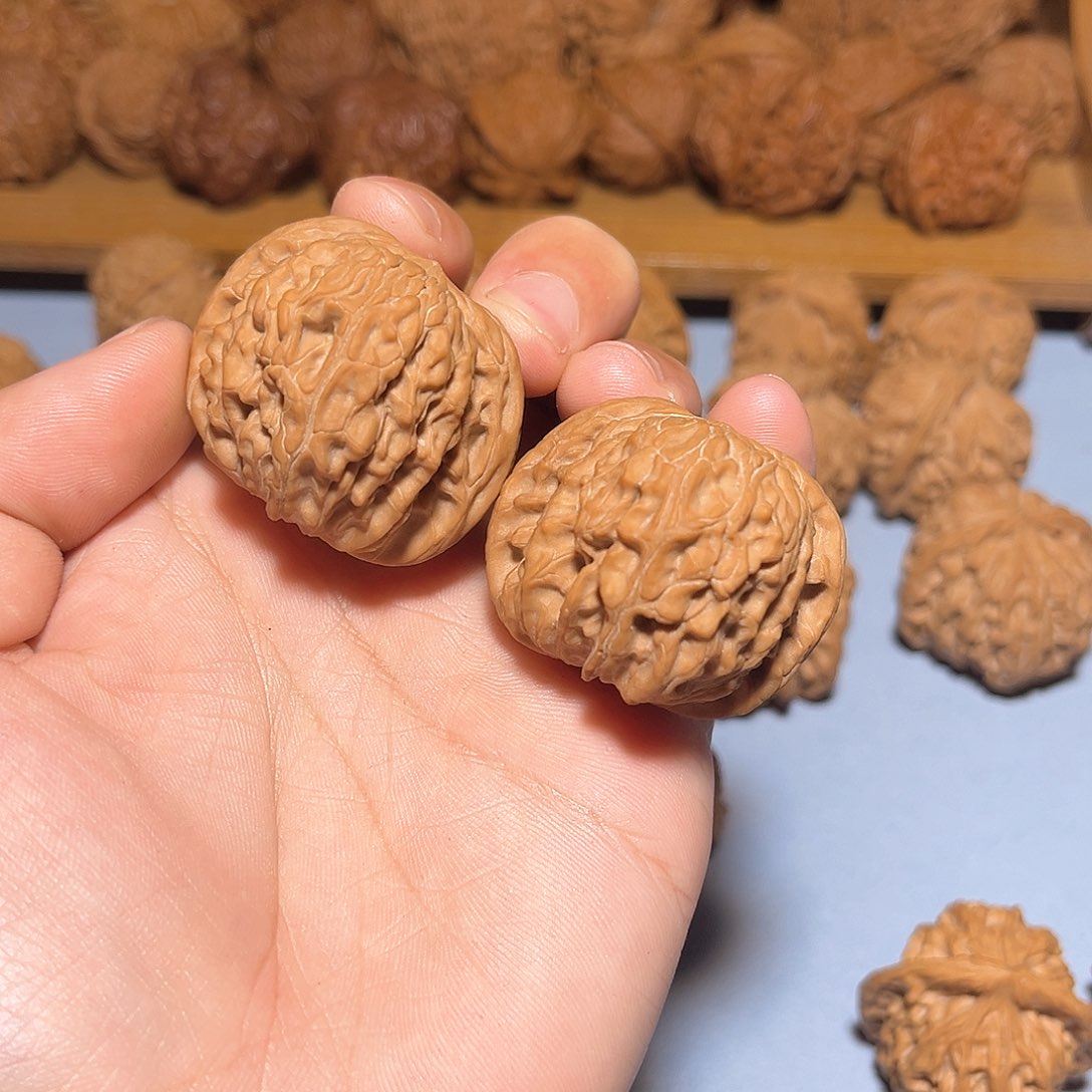 文玩核桃把件39原生态无药房山磨盘