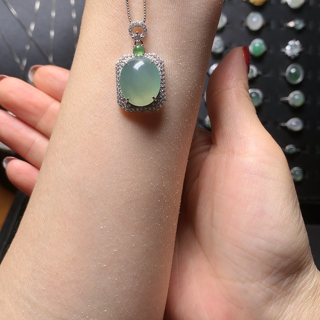 翡翠颈饰银S925镶嵌111111