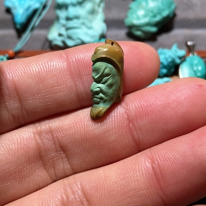 绿松石颈饰未镶嵌占**玩