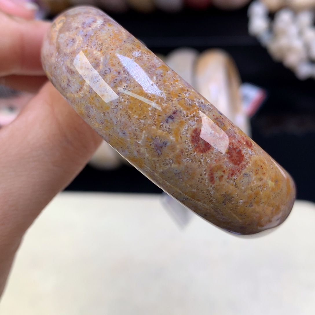 硅化珊瑚（珊瑚玉）未镶嵌颈饰福利手镯52.6圈（6号）