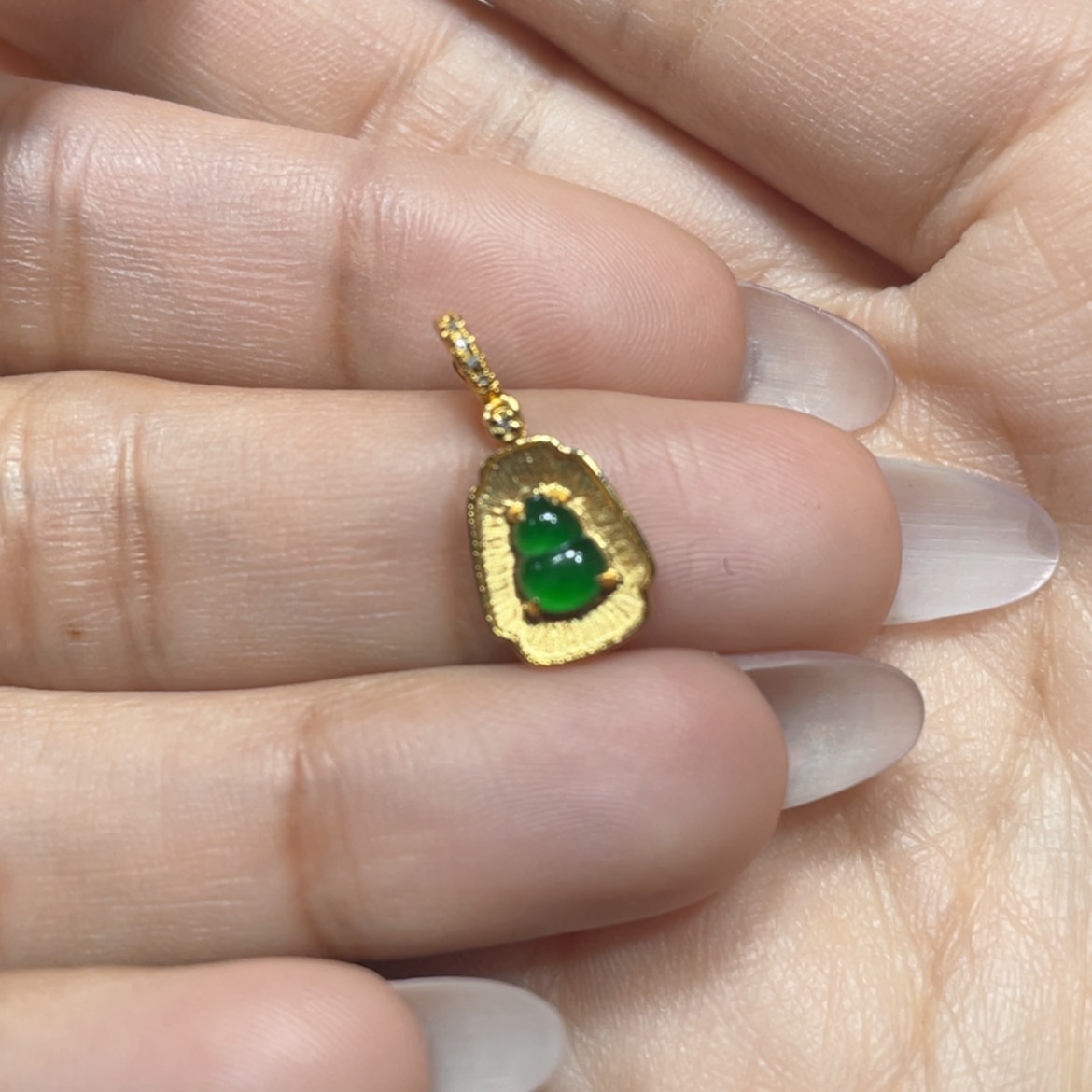 【闪购商品】翡翠吊坠(不含链)18K金镶嵌