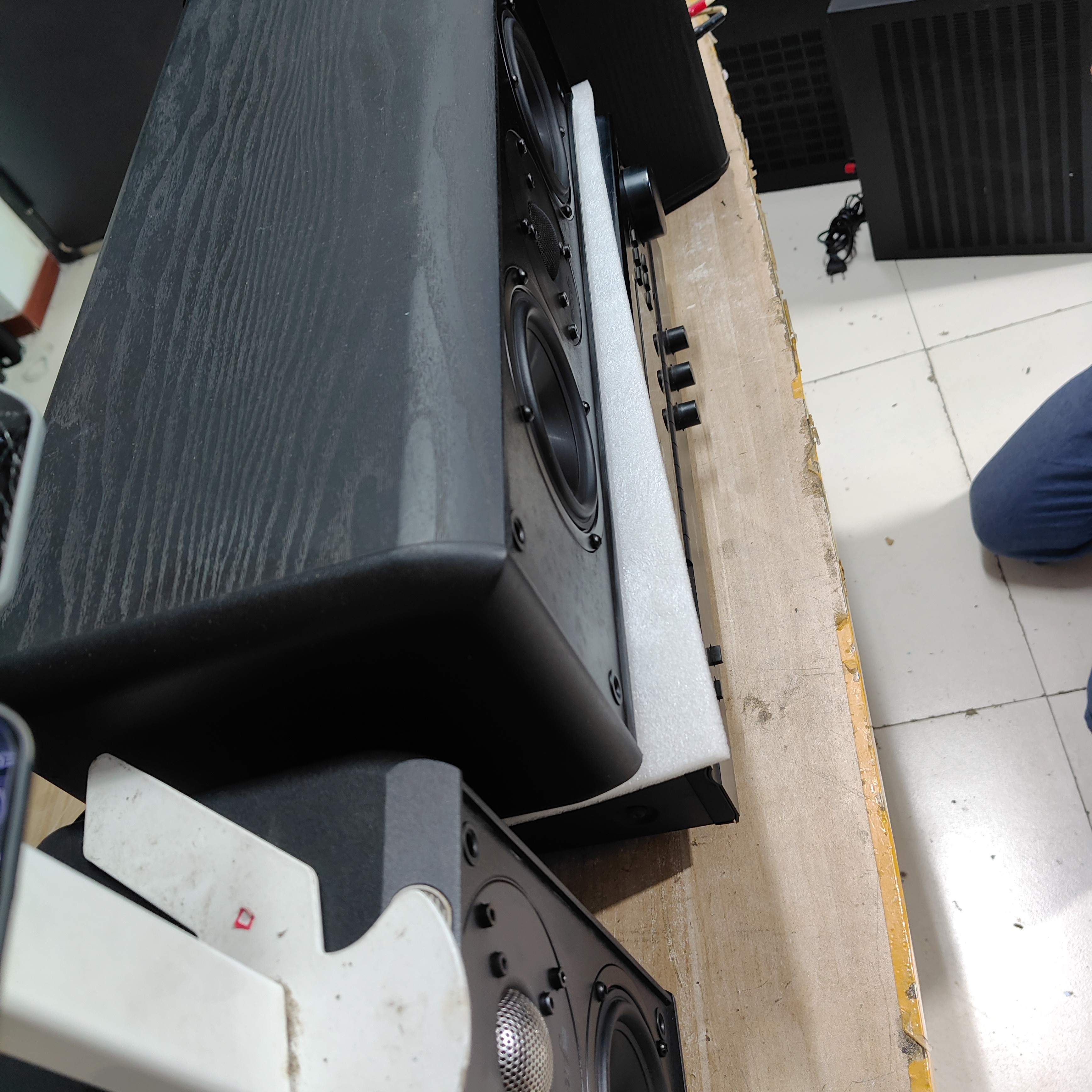 A中，环音箱，不包邮不退换