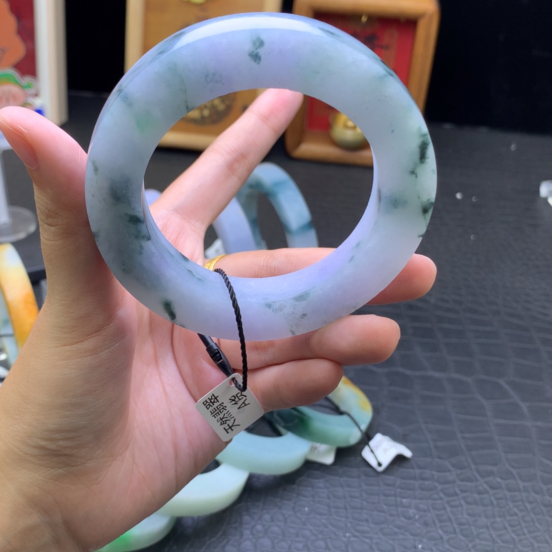 定制翡翠未镶嵌翡翠手镯