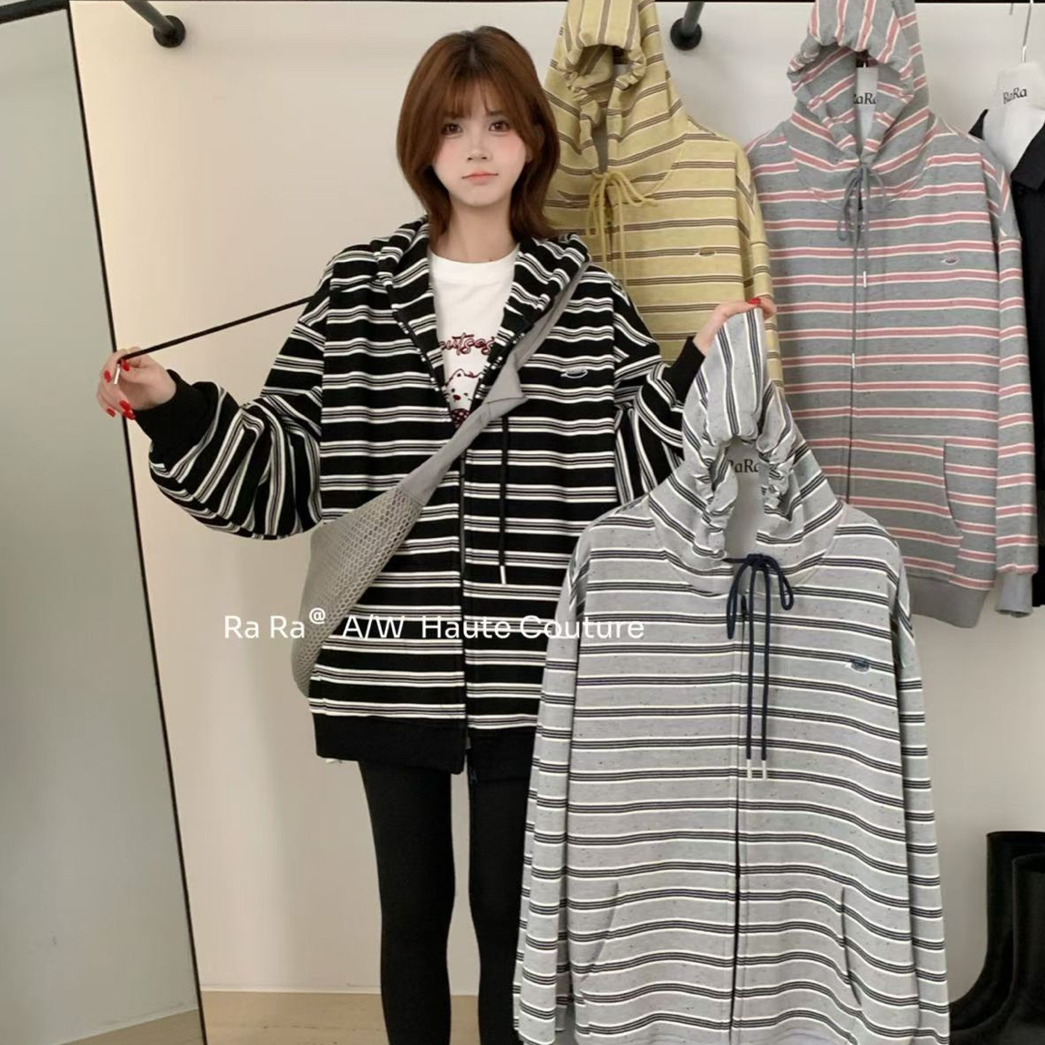 娜样美家  精选南韩RaRa家拉链刺绣戴帽字母彩点加绒卫衣外套6397