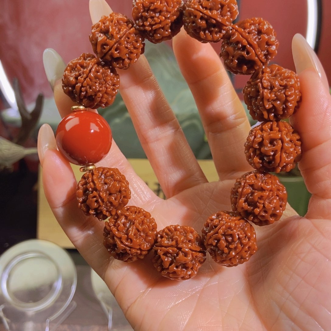 金刚菩提吊坠620红。           