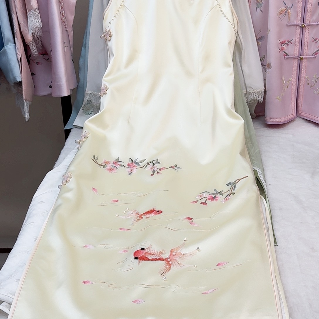 织绣真丝定制金鱼旗袍 不退不换