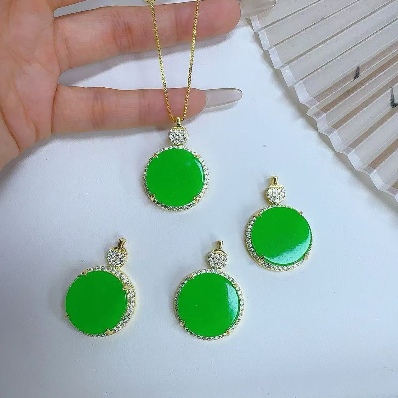 所见即所得【缅a满绿圆牌钻镶】