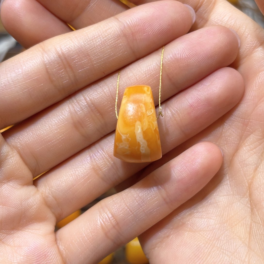 【闪购商品】琥珀裸石未镶嵌马蹄