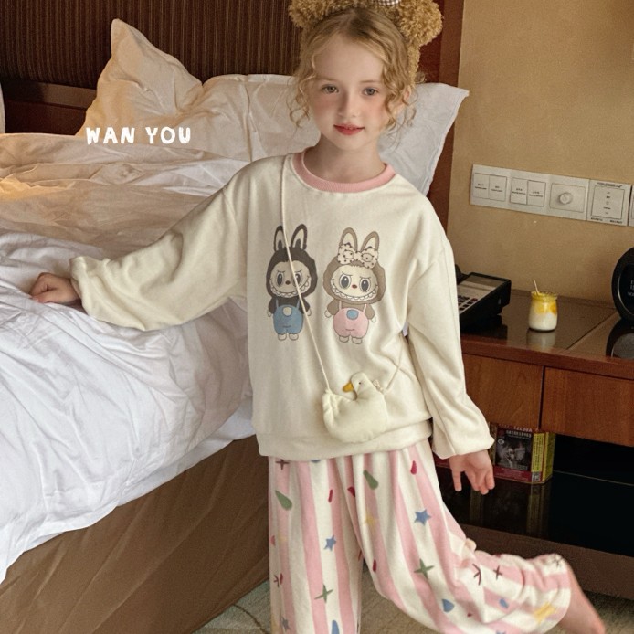 6B05。2726粉条星星家居服套装冬季加绒童装