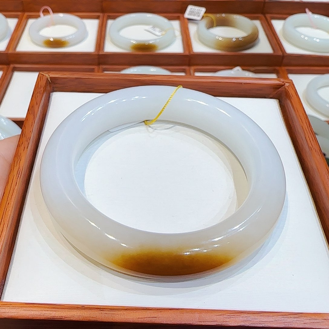 和田玉手镯未镶嵌糖白55