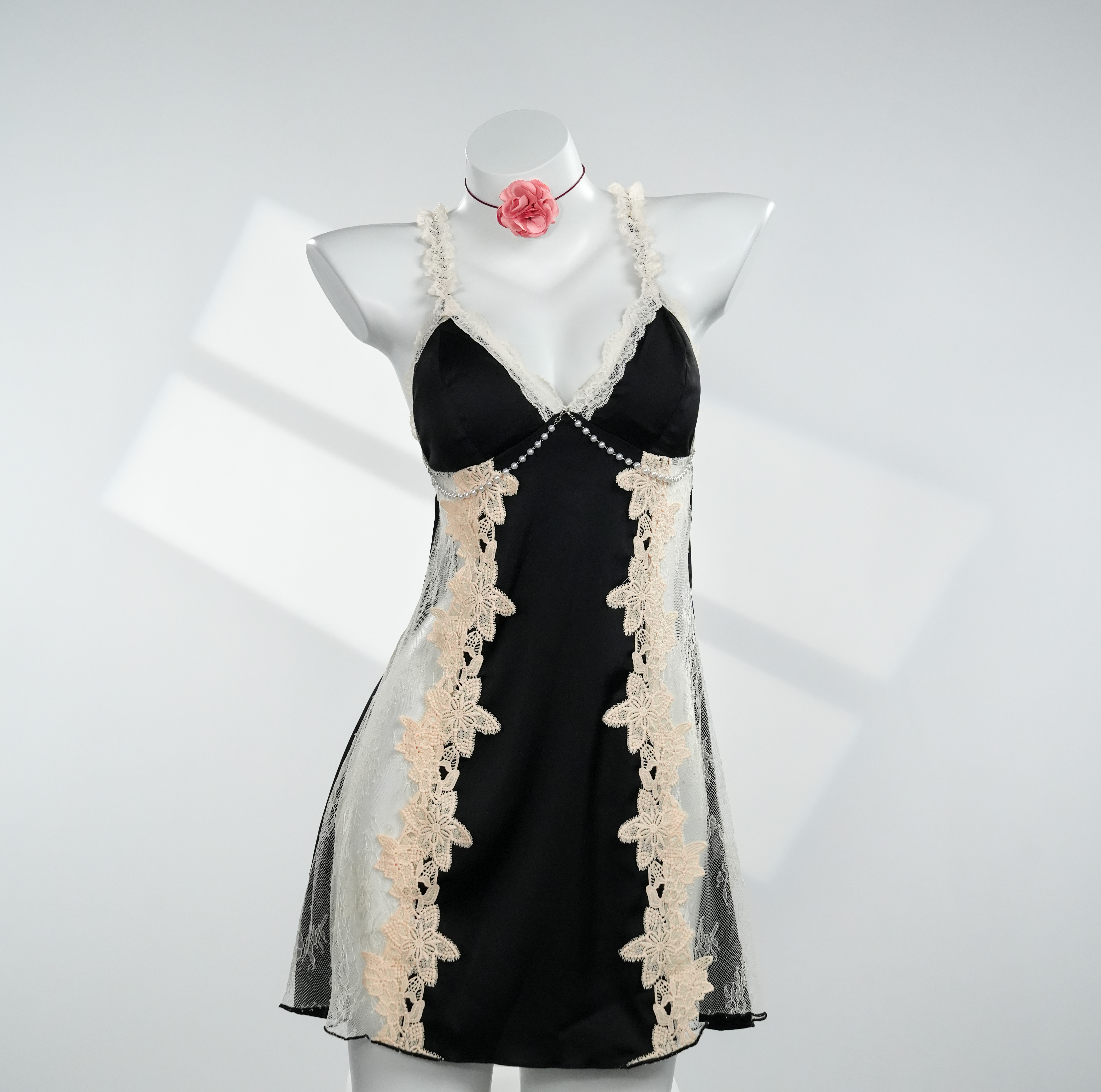 白茶【90-220斤】法式纯欲山茶花边性感蕾丝美背大码睡裙 A5271新