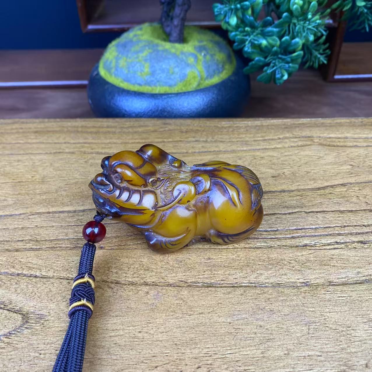 祥瑞未镶嵌蜜蜡裸石貔貅手把件