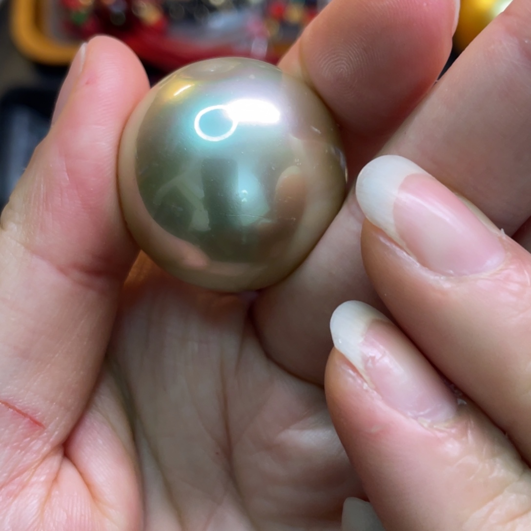 30mm香槟色一颗微瑕刀马旦配珠