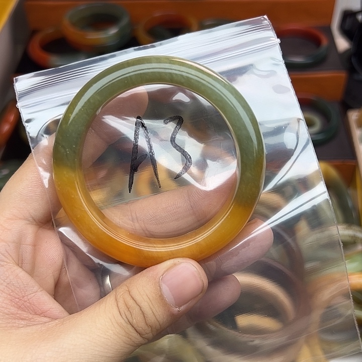 明***君蛇纹石玉未镶嵌手镯