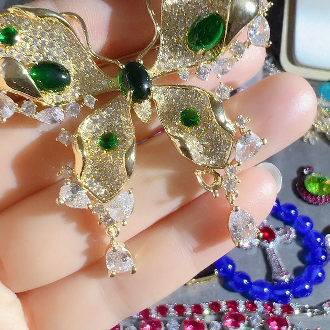 花岗石钨合金红色蓝色吊坠